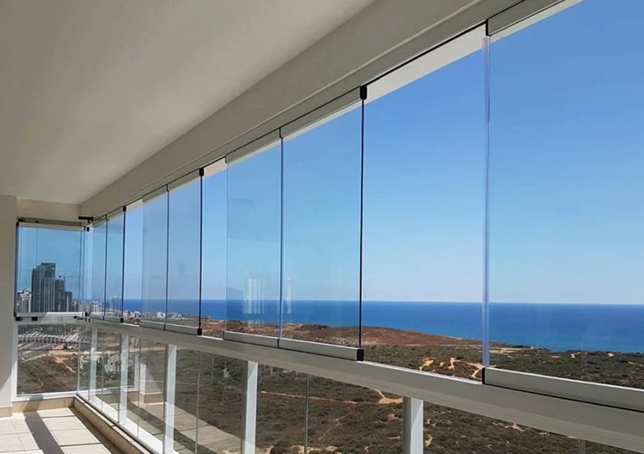 5 Beneficii oferite de un balcon închis cu sticlă