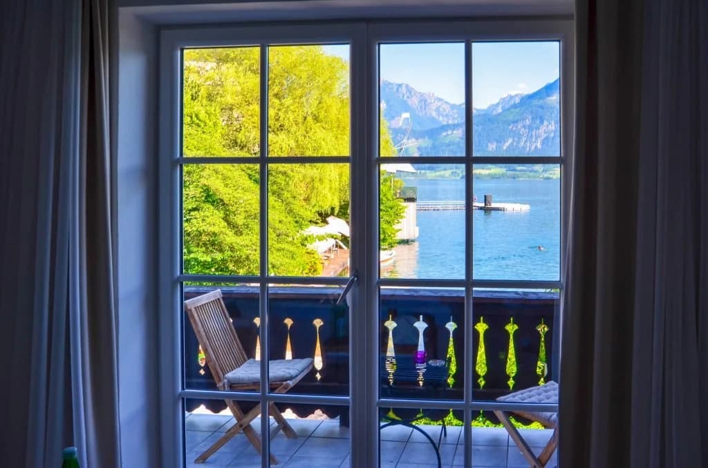 Stiluri de amenajari living casa de vacanta la munte