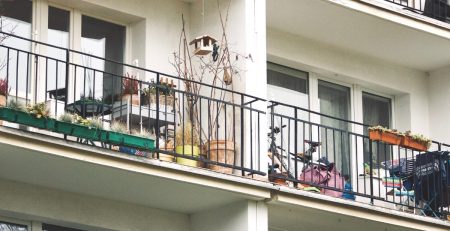 Balcon în bloc vechi. Sursa:extradom.pl