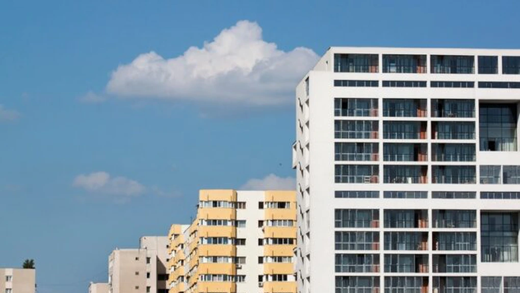 Ce sistem de inchidere balcon e potrivit pentru un apartament intr-un bloc vechi. Sursa: economica.net