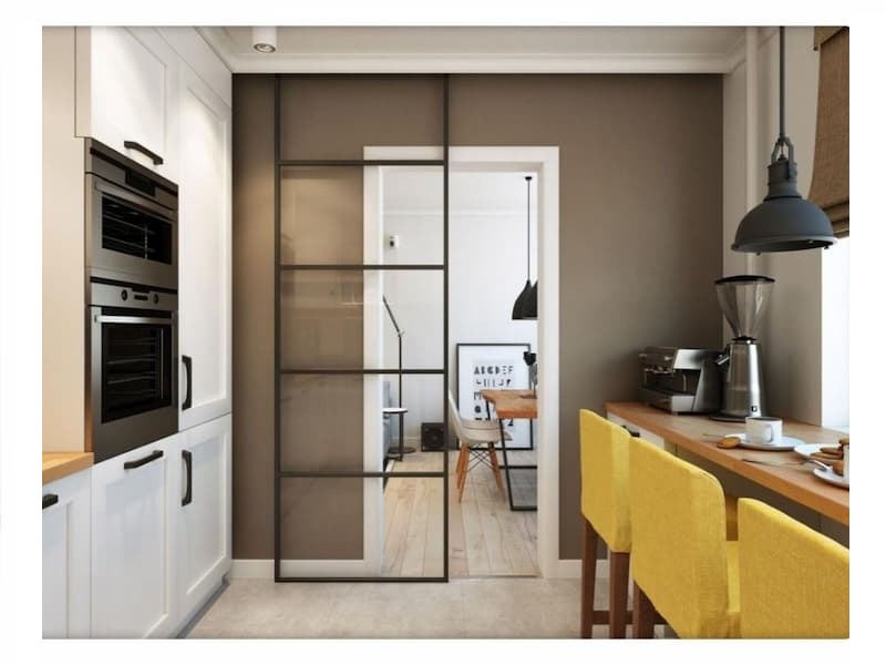 Bucătărie open space cu perete glisant. Sursa: metroglass